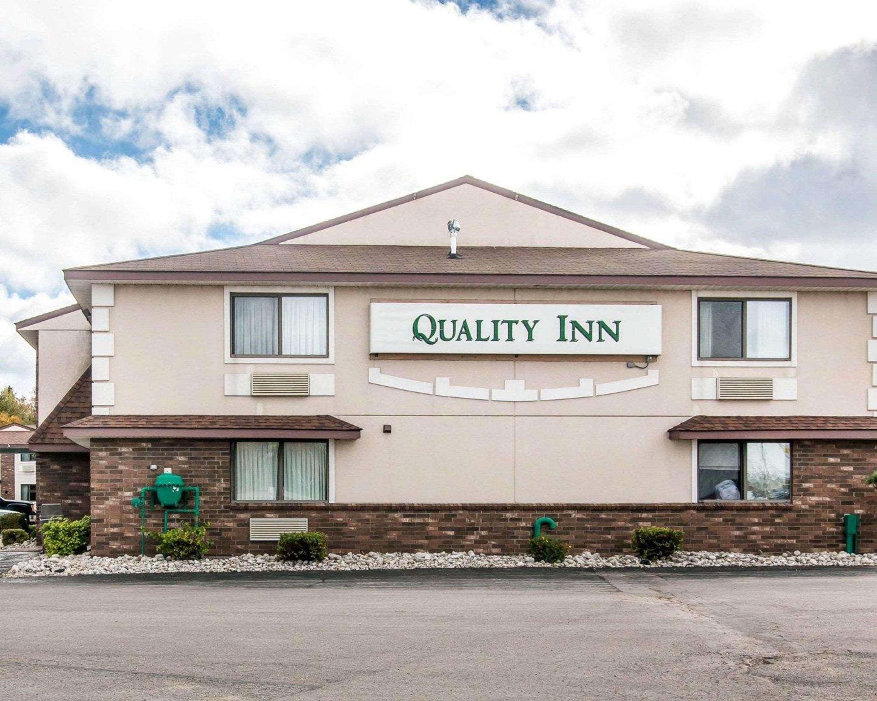 Quality Inn Saint Ignace Exterior photo